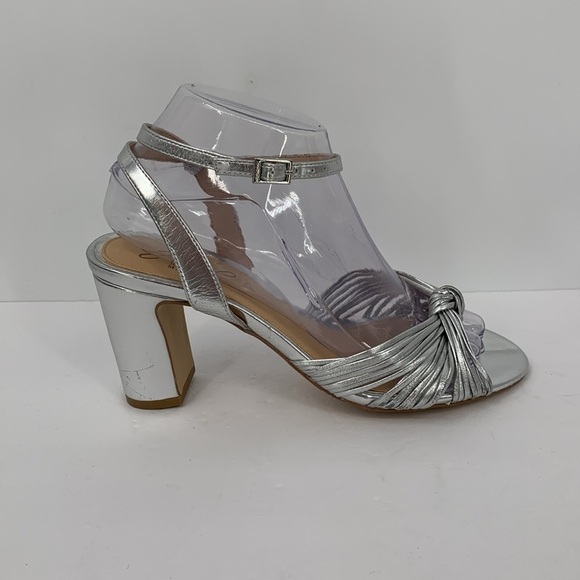 Badgley Mischka Jewel Christen silver metallic sandal ankle strap block heel 7.5 - Picture 1 of 9